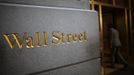 A sign is seen on Wall Street near the New York Stock Exchange June 15, 2012. REUTERS/Eric Thayer (UNITED STATES - Tags: BUSINESS) Published: Čer. 15, 2012, 3:31 odp.