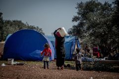 Tři příběhy ze Sýrie: ponížení je nesnesitelné, lidé umírají i na infarkt ze stresu