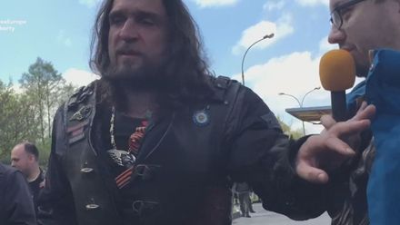 Šéf Putinova motorkářského gangu propadá z historie. Popírá Stalinův pakt s Hitlerem