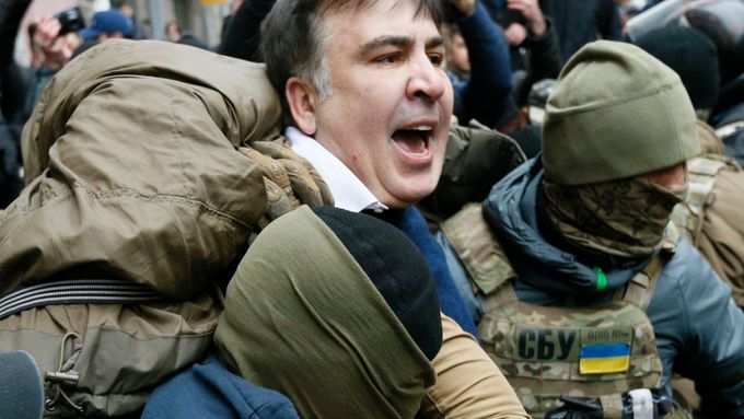 Michail Saakašvili během nedávného zatýkání v Kyjevě.