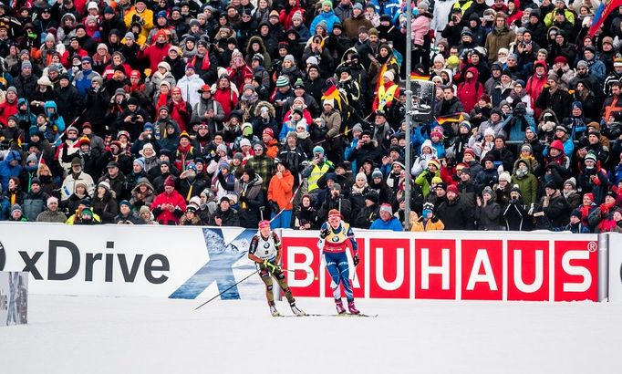 Biatlon, Oberhof, závod s hromadným startem žen (Dahlmeierová a Koukalová)