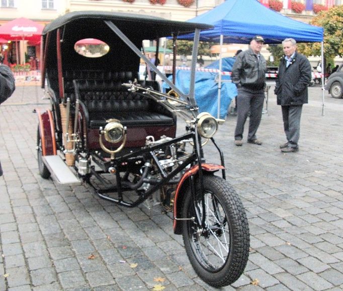 Tříkolka Walter z roku 1910. Waltrovka ji vyráběla v letech 1910 až 1914. Firmu založil na konci 19. století Čech Josef Walter, průkopník českého motorismu. Kromě tříkolek ji proslavily i motocykly.