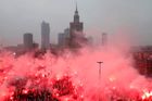 V neděli si Polsko připomnělo 100 let od znovuzískání nezávislosti. Do ulic ve Varšavě vyrazilo 200 tisíc lidí, mezi nimi vládní představitelé, ale i přívrženci krajní pravice.