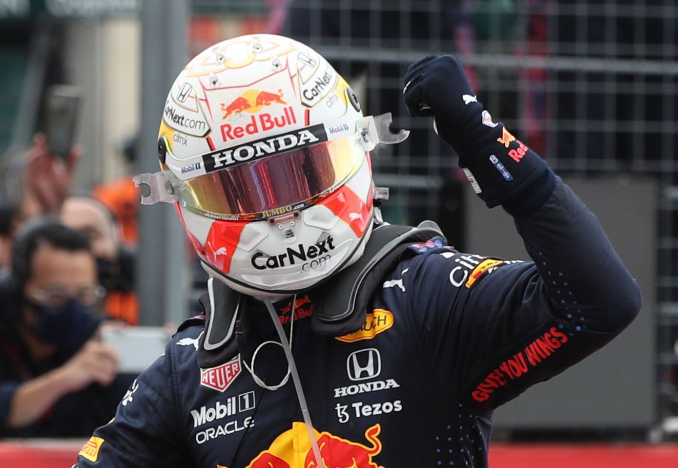 Max Verstappen z Red Bullu staví triumf ve Velké ceně Francie F1 2021