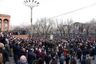 Dav Arménů vtrhl do sídla vlády, protestovali za odvolání premiéra Pašinjana