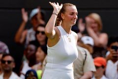 Kvitová dojala Wimbledon. Fanoušci na nohou, Navrátilová plakala v přímém přenosu