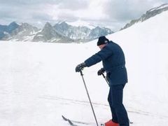 Jan Pavel II. na lyžích.