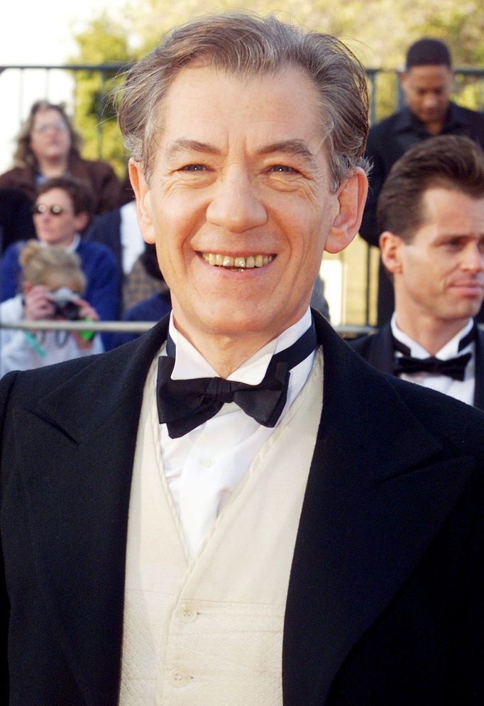 Sir Ian McKellen v roce 1998 na udílení cen Screen Actors Guild Awards.