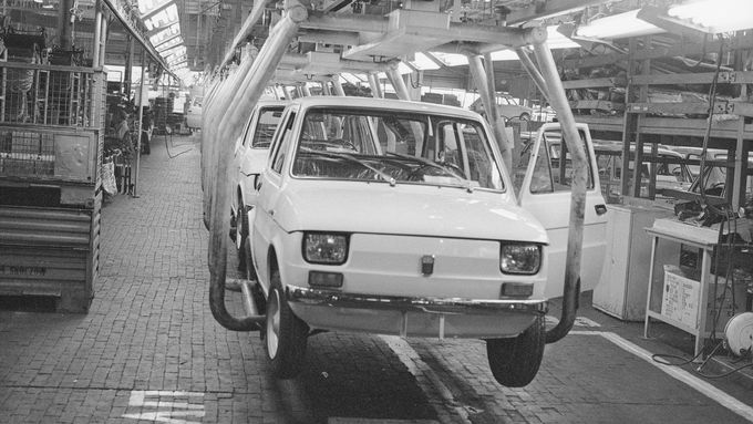 Výroba Fiatu 126p v polském městě Bílsko-Bělá v závodě automobilky FSM v první polovině 70. let.