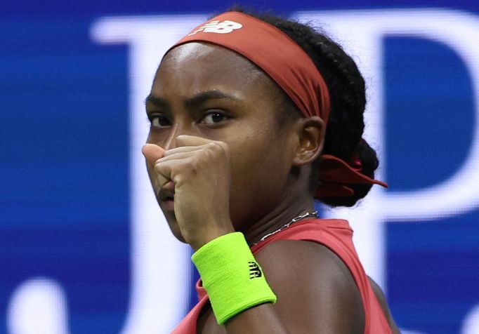 Coco Gauffová v utkání s Arynou Sabalenkovou