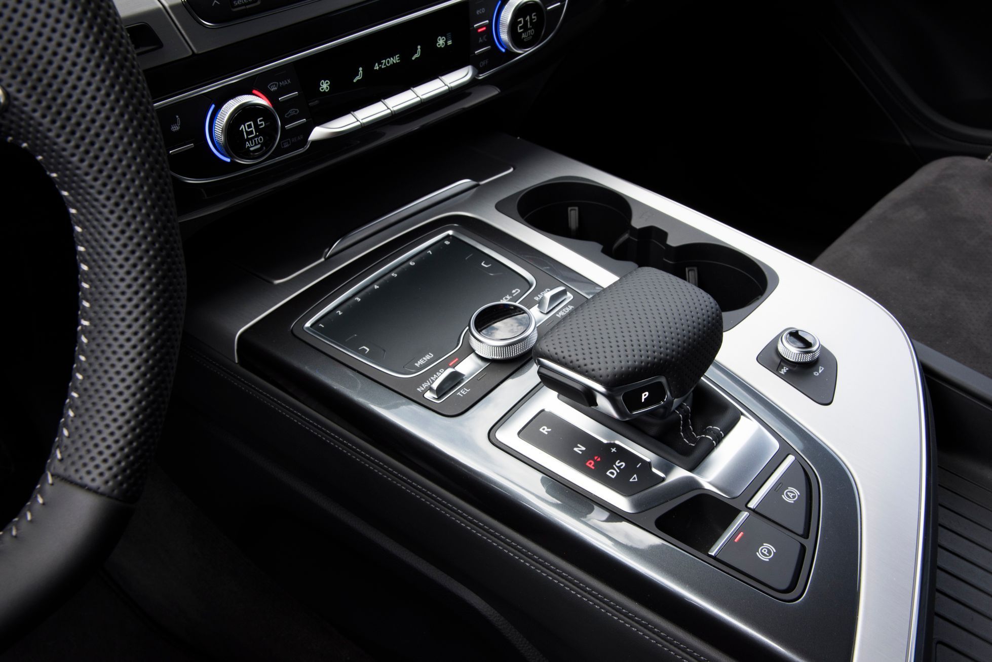 Audi Q7 2015 - středová konzole