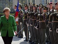 Angela Merkelová přitvrzuje v kampani za propuštění Tymošenkové. Tady na snímku v Praze.