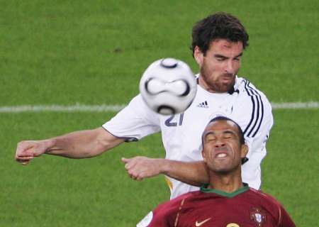 Německo - Portugalsko: Metzelder a Costinha