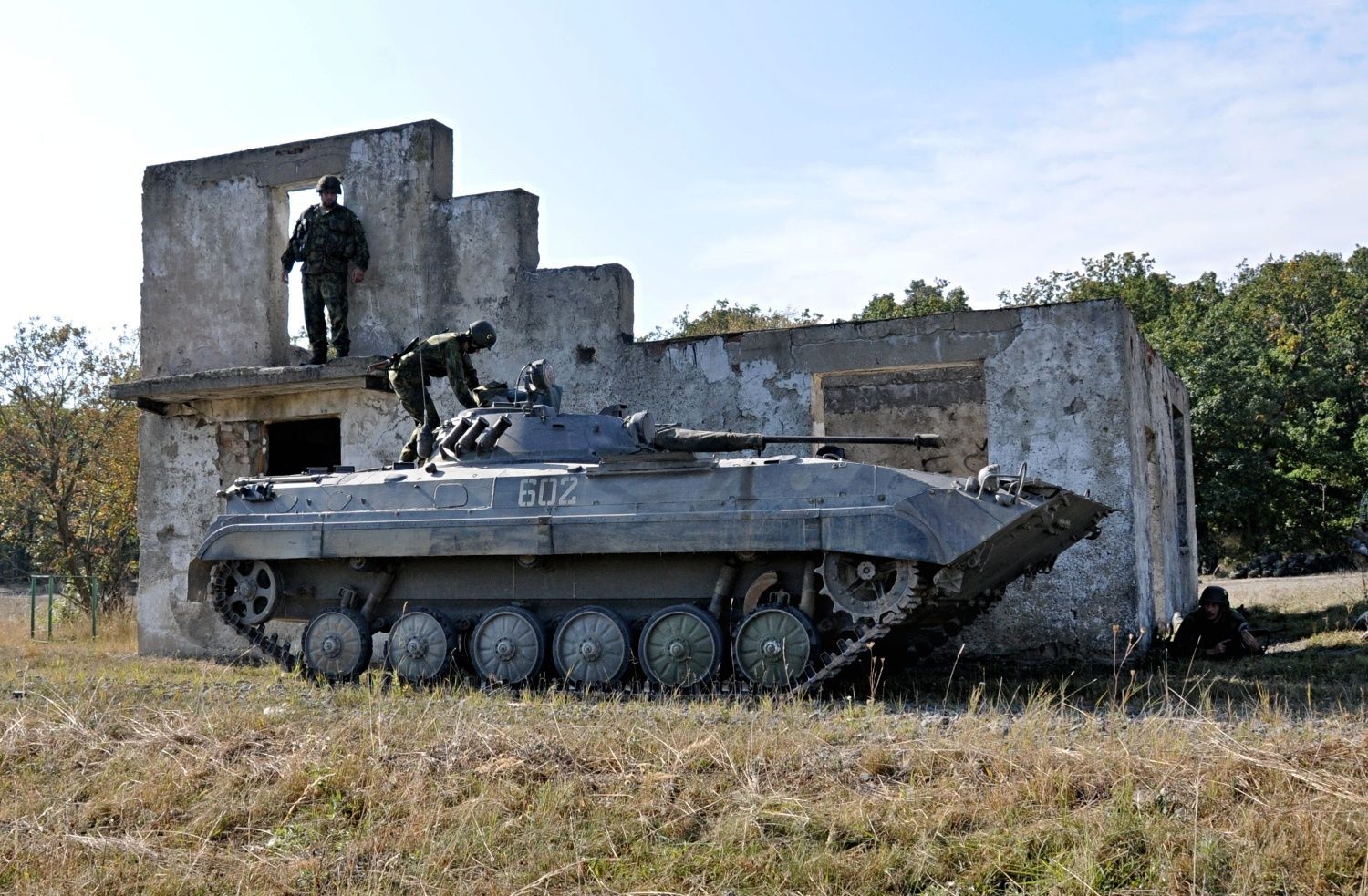 Cvičení Dukly Praha: Pavel Maslák na obrněném transportéru, přepad