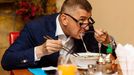 Andrej Babiš se v roce 2016 objevil v Sapě ještě coby ministr financí.
