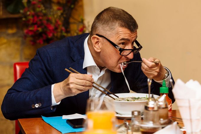 Andrej Babiš se v roce 2016 objevil v Sapě ještě coby ministr financí.