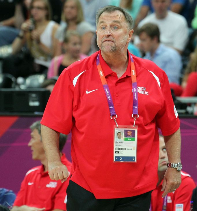 Trenér českých basketbalistek Lubor Blažek v utkání skupiny A s USA na OH 2012 v Londýně.