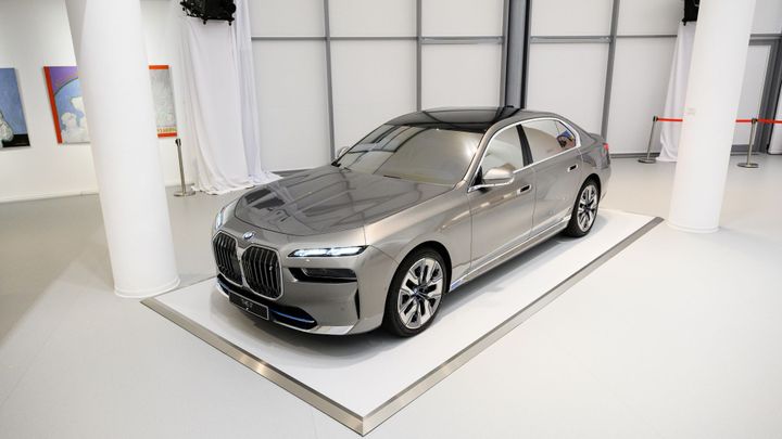 BMW řady 7 naživo ohromí. Má sedadla z kašmíru a otevírání dveří jako Rolls-Royce; Zdroj foto: BMW