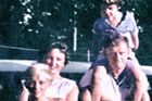 Kromě doktora Duperraulta byly na palubě také jeho manželka Jean a jejich tři děti: čtrnáctiletý Brian, sedmiletá Renee a jedenáctiletá Terry Jo, která na snímku chybí.