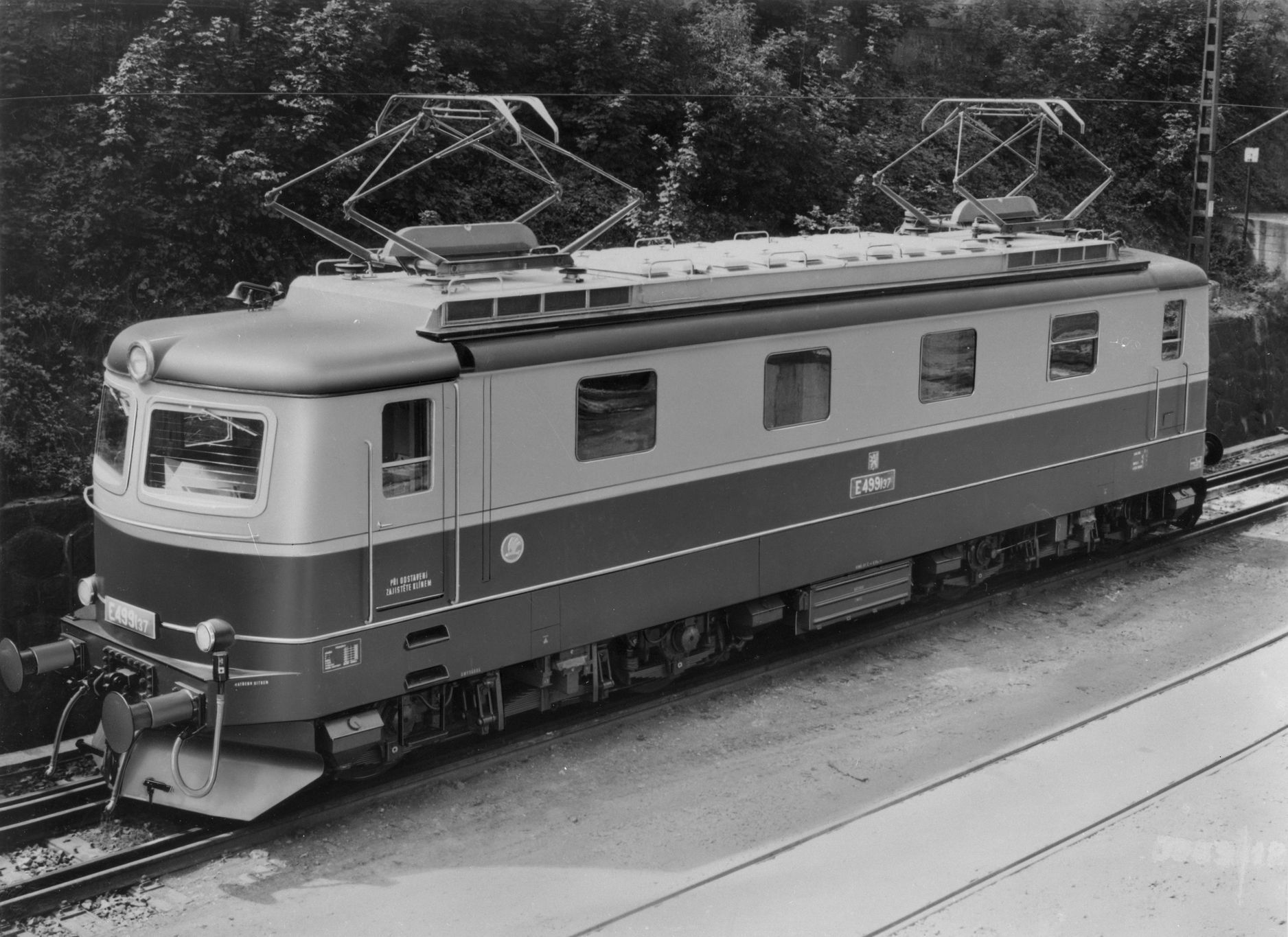 Elektrická lokomotiva Škoda E 499.1 Bobina