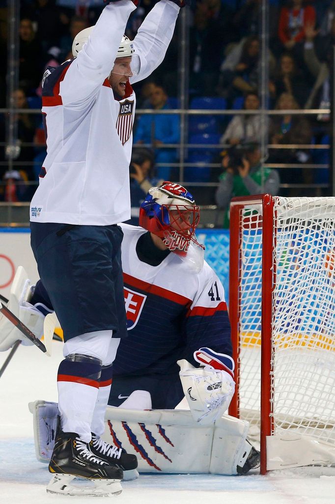 USA - Slovensko: David Backes slaví gól