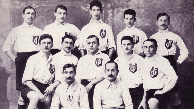 Mužstvo DFC Prag v roce 1904, kdy patřilo k nejlepším v kontinentální Evropě.