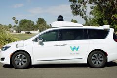 Taxi bez taxikáře: Již za měsíc bude Google v USA vozit zákazníky robotickými auty
