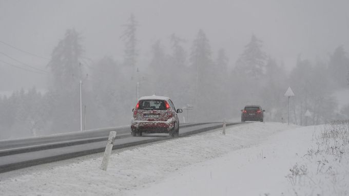 Doprava na silnici první třídy číslo 46 v okolí Moravského Berouna, 26. listopadu 2025, Olomoucko. 