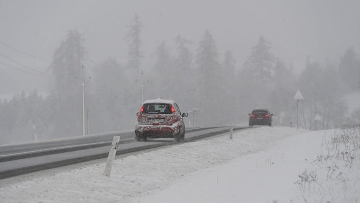 Sněžení neustává. Obloha se v druhé polovině týdne vyjasní, se sluncem dorazí i mrazy