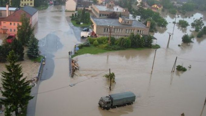 Letecké záběry zatopeného Novojičínska