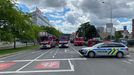 Policisté evakuují deset budov po celém Česku kvůli výhrůžce bombou. Na snímku zásah v pražských Holešovicích.