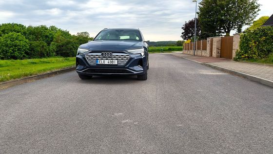 Jak vylepšit elektrický luxus. Test omlazeného Audi Q8 e-tron s velkou baterkou