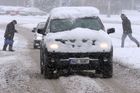 Husté sněžení komplikuje dopravu na severu Moravy