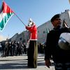 Palestinská vlajka před kostelem Narození Páně v Betlémě