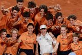 Iga Šwiateková slaví druhý grandslamový titul kariéry. Jednadvacetiletá rodačka z Varšavy uspěla na Roland Garros, stejně jako před dvěma lety. Zatímco tehdy byl její triumf naprostou senzací, nyní splnila úlohu ultimátní favoritky.