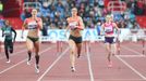 Zlatá tretra 2015. Disciplínu 400 m překážky vyhrála Zuzana Hejnová z ČR (uprostřed). Vlevo Denisa Rosolová (rovněž z ČR), vpravo Eilidh Childová z Británie.