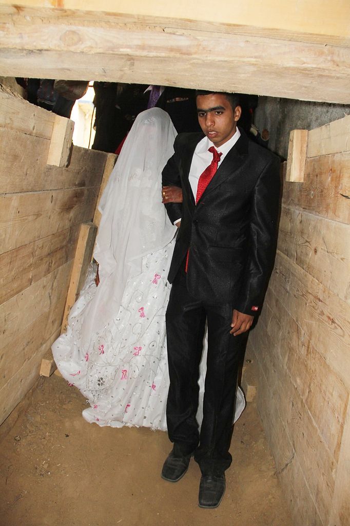 GAZA, March 22, 2013 Palestinian man Emad Al-Malalha walks with his Egyptian bride Manal Abu Shanar through a smuggling tunnel in southern Gaza Strip city of Rafah on March 21, 2013. Emad walked with his bride through a smuggling tunnel to celebrate his wedding in Gaza Strip after Egyptian authorities refused to give her a permit. . Přidat do lightboxu Stáhnout náhled