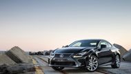 Lexus RC (prodaly se 2 kusy) - Luxusní kupé japonské značky patřící pod křídla Toyoty je krátkou verzí sedanu IS, který se v našem výběru také objevuje. Zájem o něj je spíš v USA.