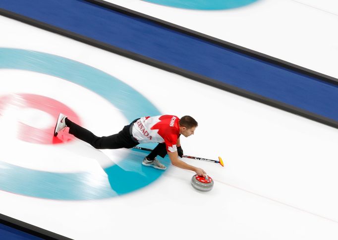 John Morris z Kanady při soutěži mixů v curlingu na olympiádě v Pchjongčchangu