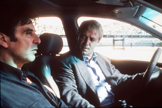 Al Pacino a Russell Crowe jako Jeffrey Wigand ve filmu Insider z roku 1999.