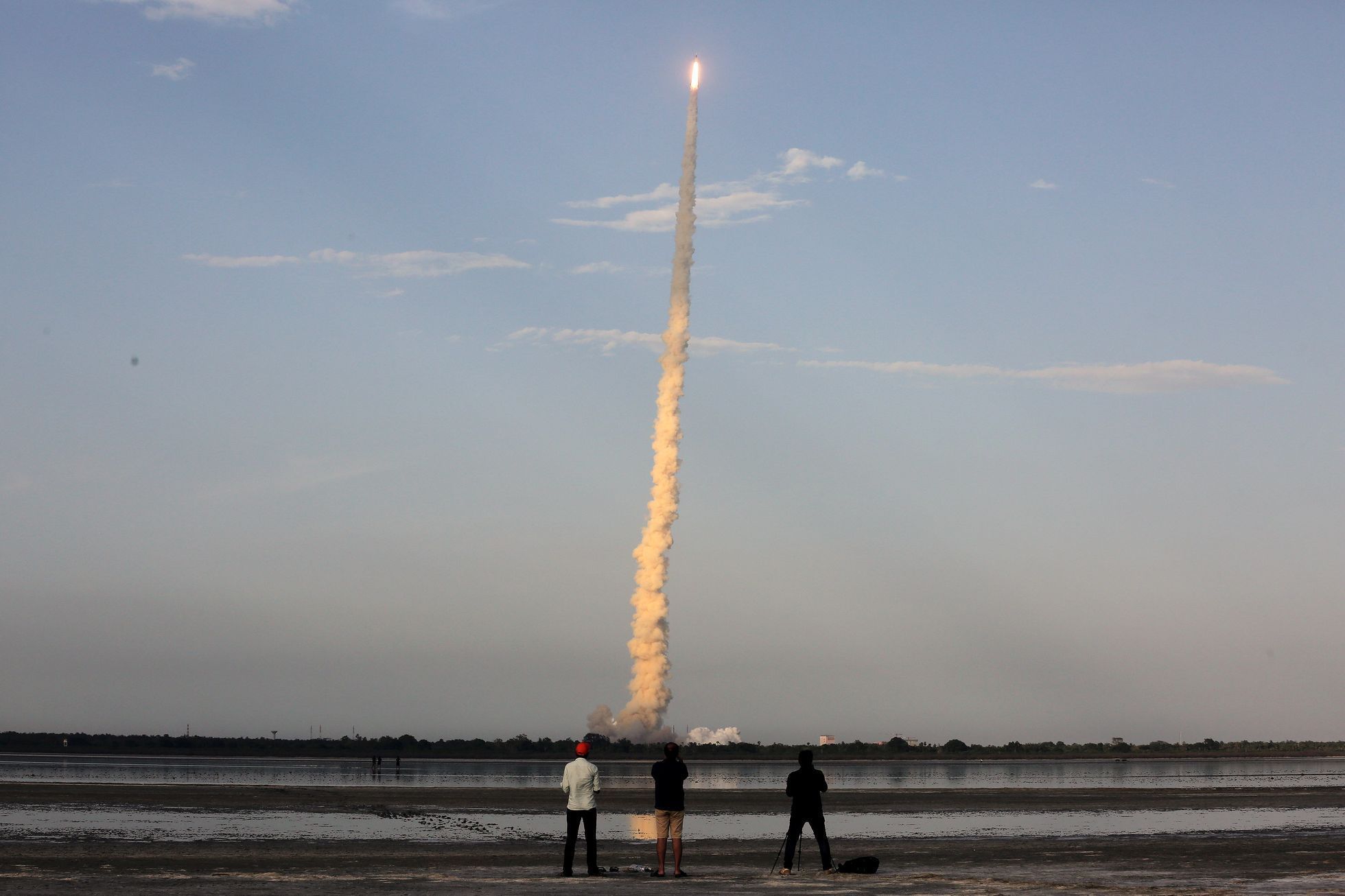 Indie vypustila na oběžnou dráhu třítunový komunikační satelit. Použila k tomu šestitunovou raketu.