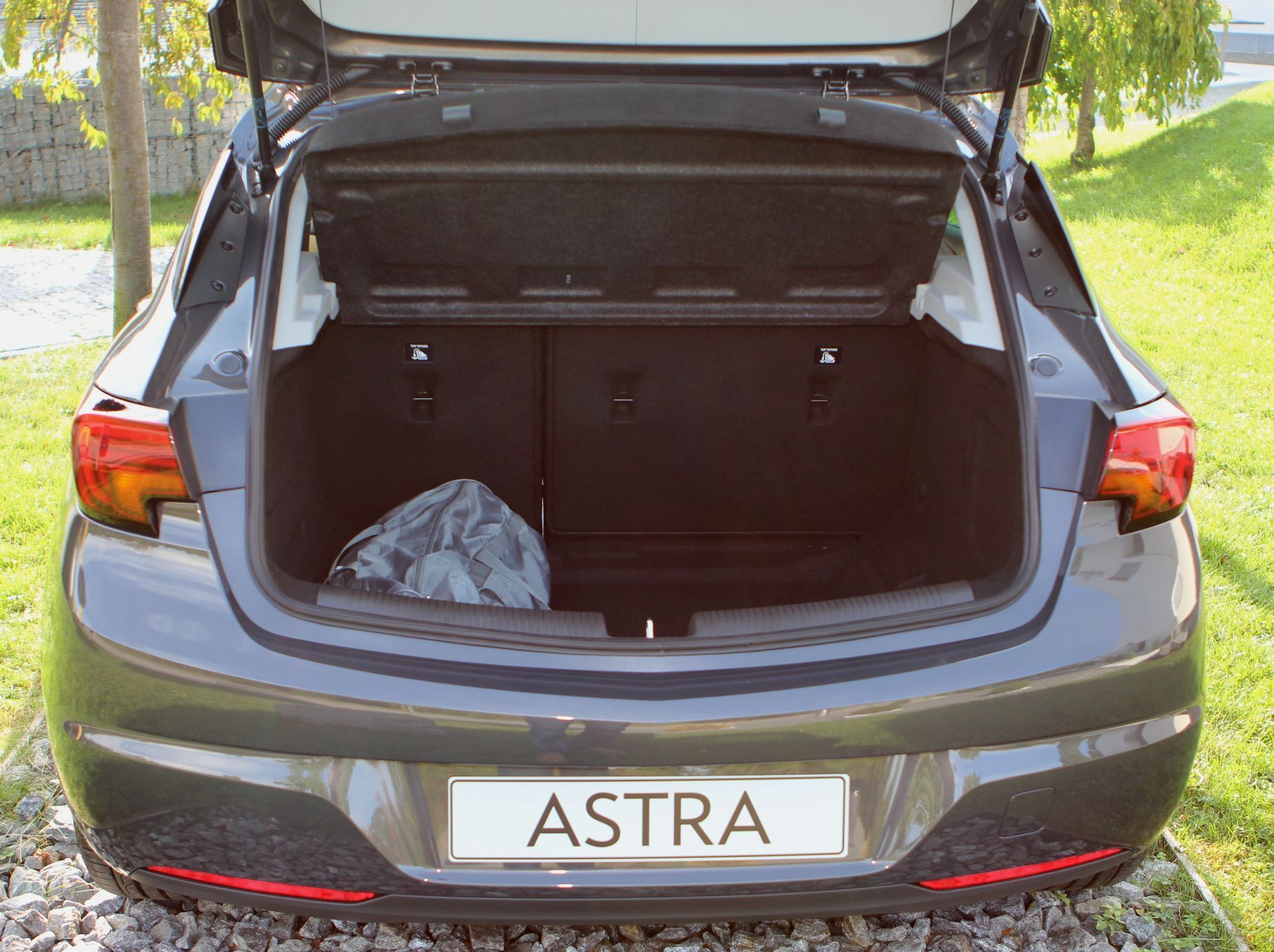 Opel Astra 2015 - kufr