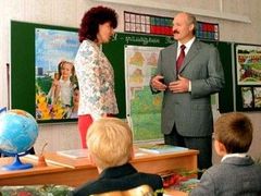 Diktátor Lukašenko ve škole.