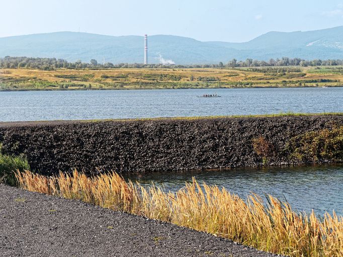 Jezero Most. Rekreační zóna, která vznikla na místě bývalého hnědouhelného dolu