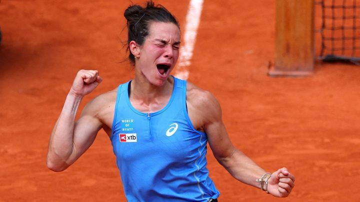 Paříž v úžasu. Domácí debutantka ze čtvrté stovky žebříčku vyřídila světovou trojku; Zdroj foto: Reuters