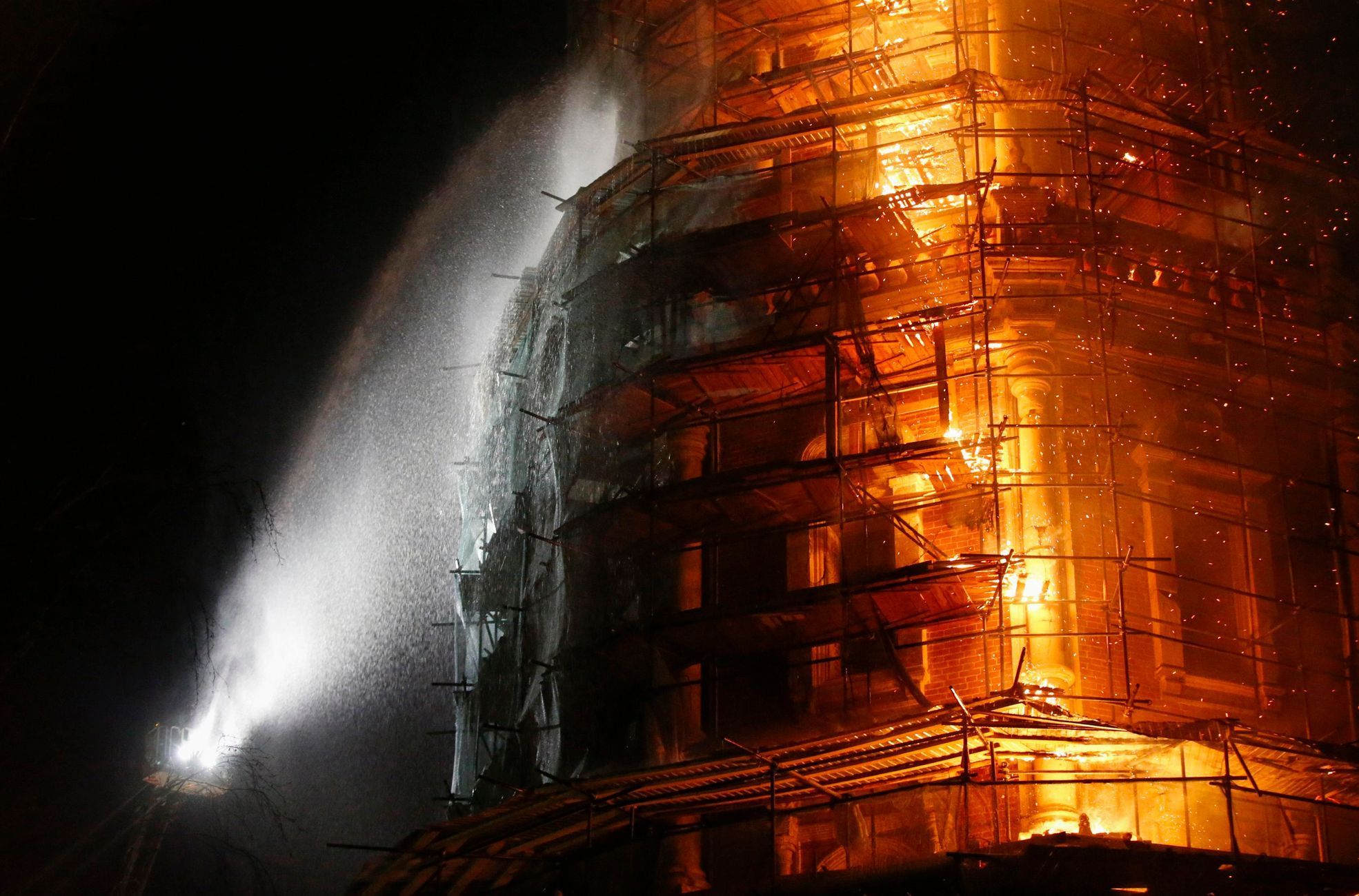 Požár Novoděvičího kláštera v Moskvě