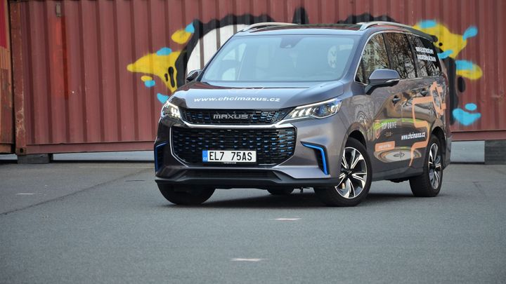 Když Číňan zachraňuje českou rodinu. MPV Maxus Euniq 5 je náhradou za VW Sharan; Zdroj foto: Martin Přibyl