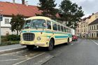 Účastníci závodu se mohli projet po trati v krásném autobusu Škoda 706 RTO de Luxe.