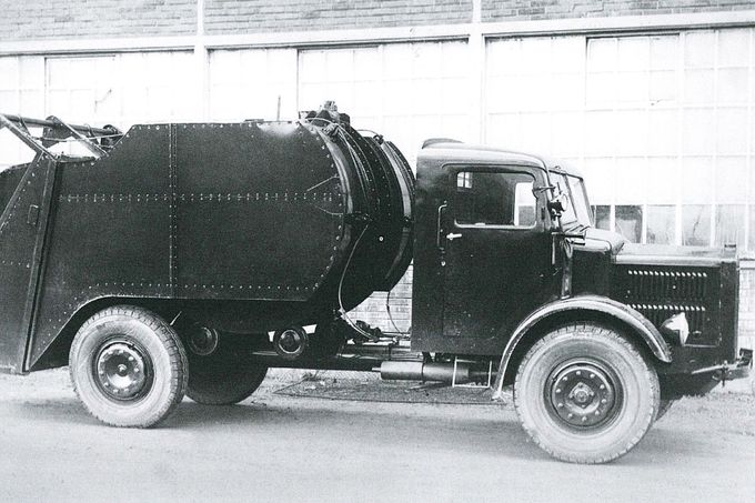 Tatra 27 pro odvoz tuhého komunálního odpadu