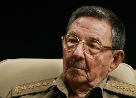 Předá Raúl Castro opět vládu svému bratru?